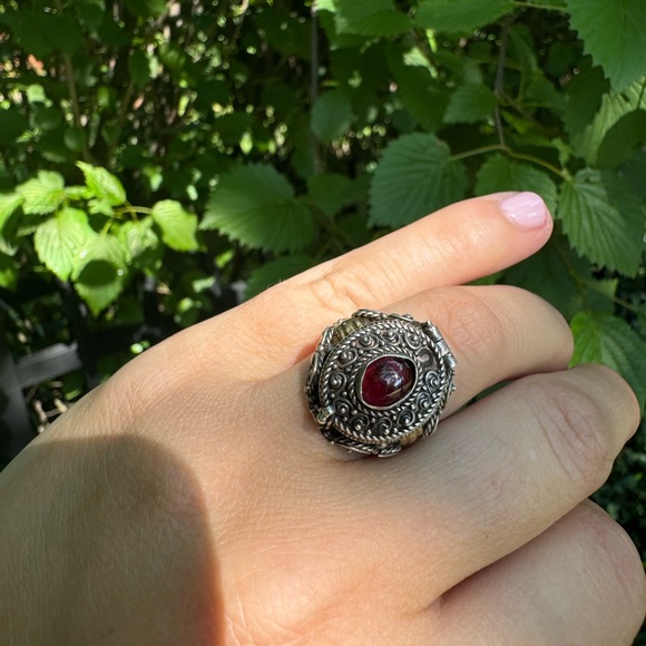 925 Sterling Silver and yellow gold vintage “poisoner’s ring” with garnet - Picture 9 of 16